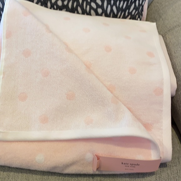 kate spade Bath Kate Spade Pinkwhite Deco Dot Towel Collection